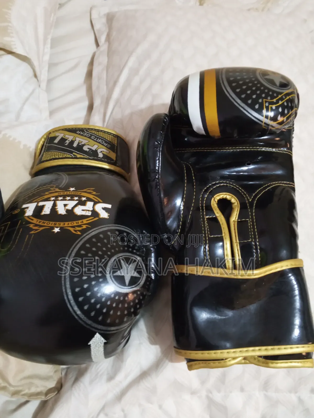 Adjustable Bench , Boxing Gloves And Training Pads At A Big Discount