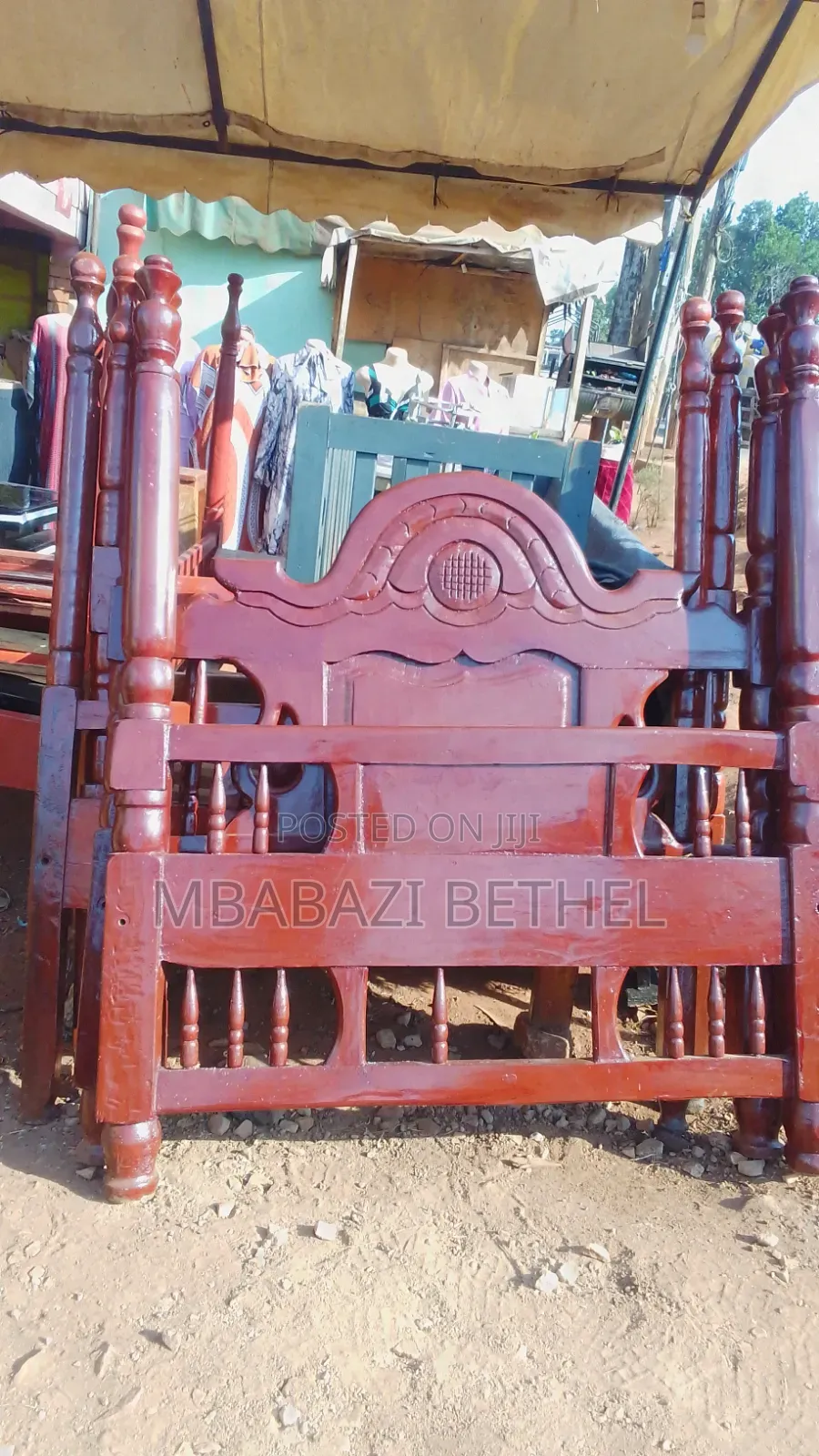 4by6 Wooden Bed in Good Condition Readily Available for Sale