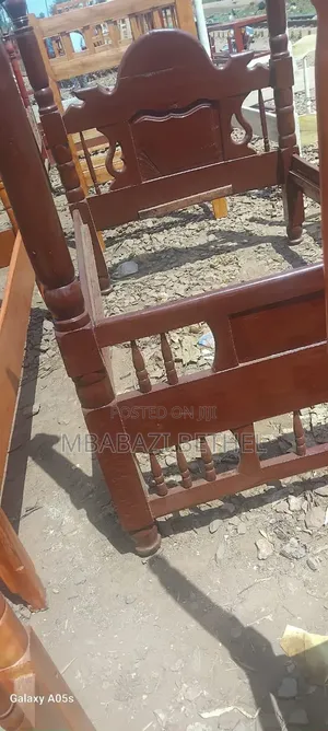 4by6 Wooden Bed in Good Condition Readily Available for Sale