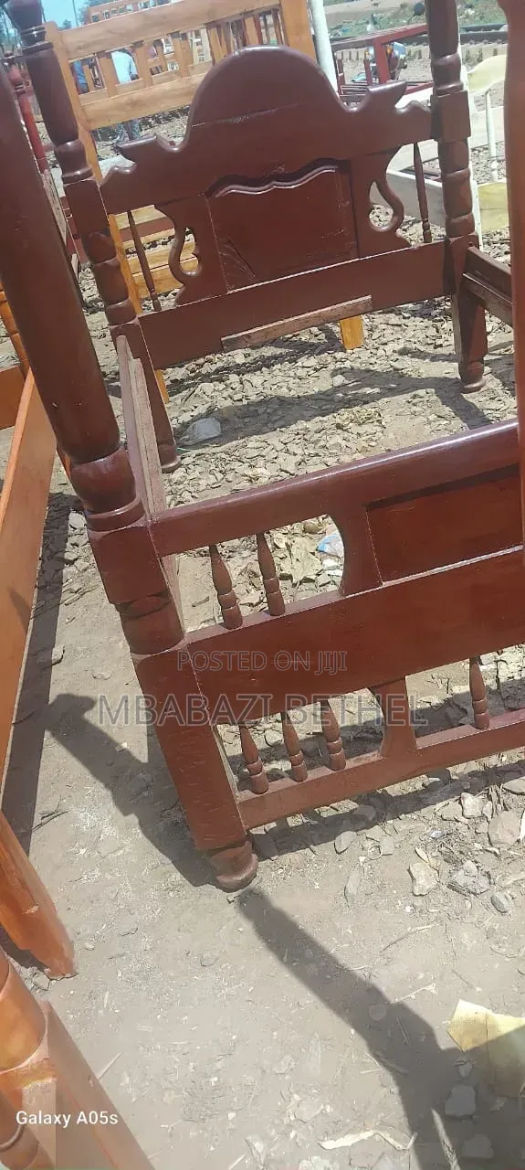 4by6 Wooden Bed in Good Condition Readily Available for Sale