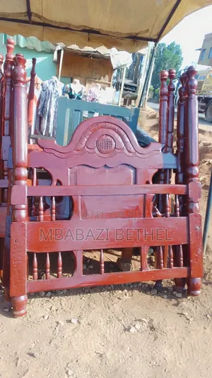 4by6 Wooden Bed in Good Condition Readily Available for Sale
