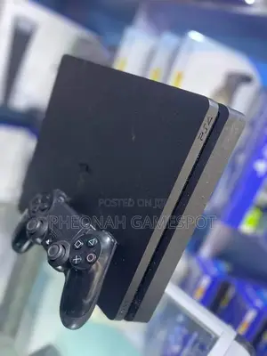 Playstation 4 Standard Bundle, 2 Controllers Included