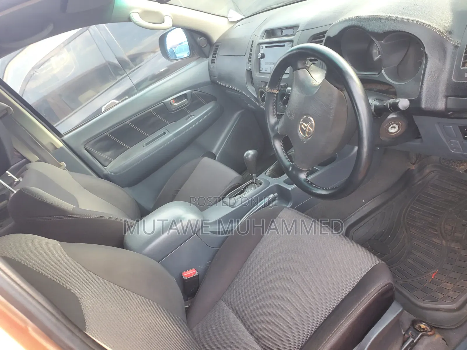 Toyota Hilux 2012 Gold