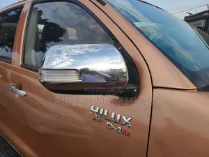 Toyota Hilux 2012 Gold