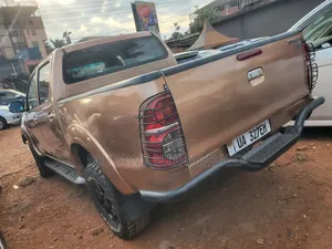 Toyota Hilux 2012 Gold