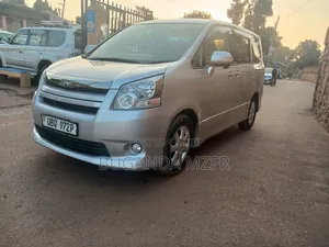 Toyota Noah 2010 Silver