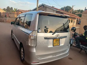 Toyota Noah 2010 Silver