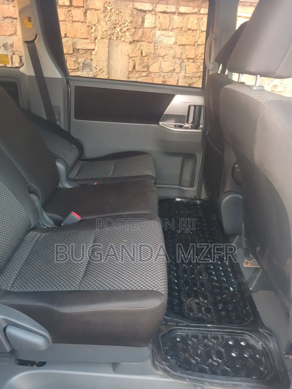 Toyota Noah 2010 Silver