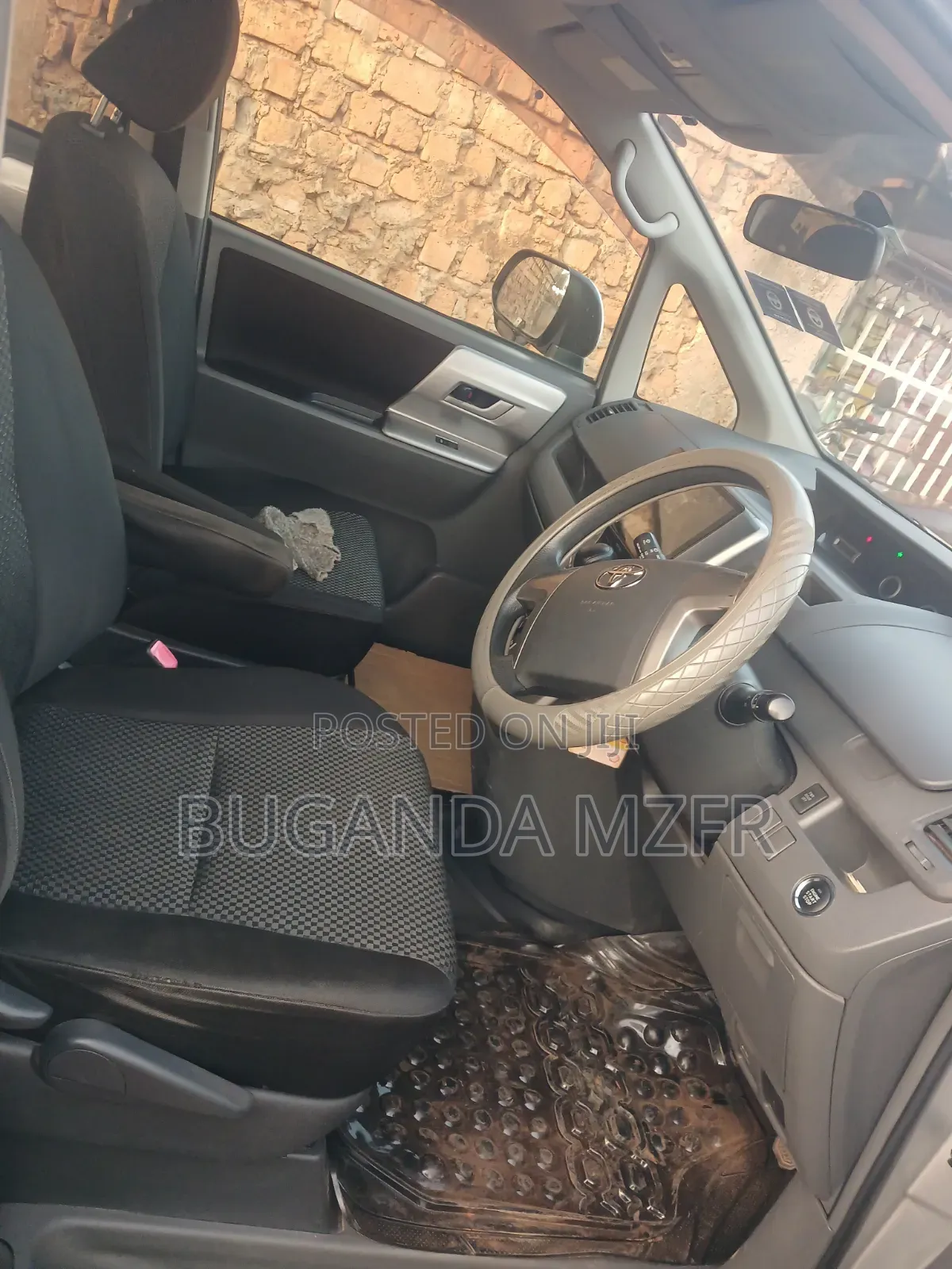Toyota Noah 2010 Silver