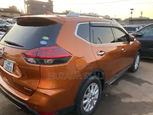 Nissan X-Trail 2010 Gold