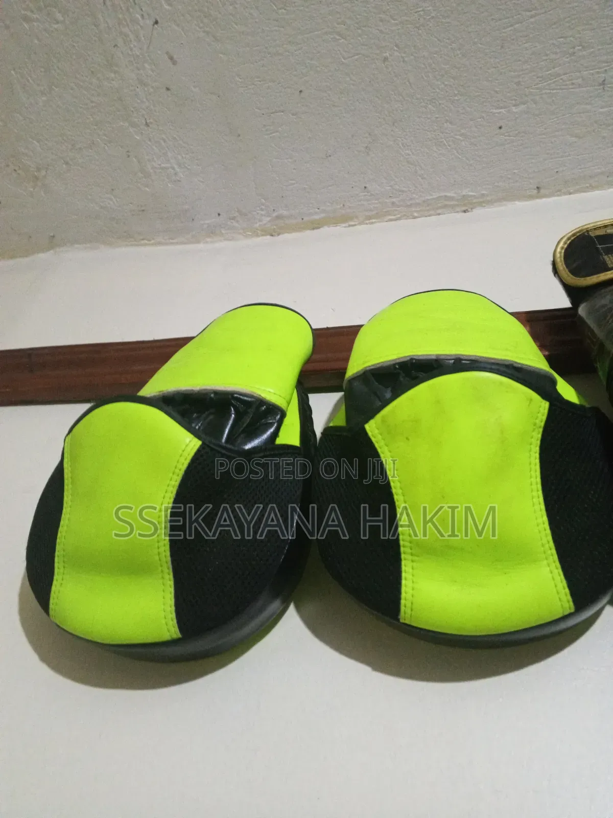Adjustable Bench , Boxing Gloves And Training Pads At A Big Discount