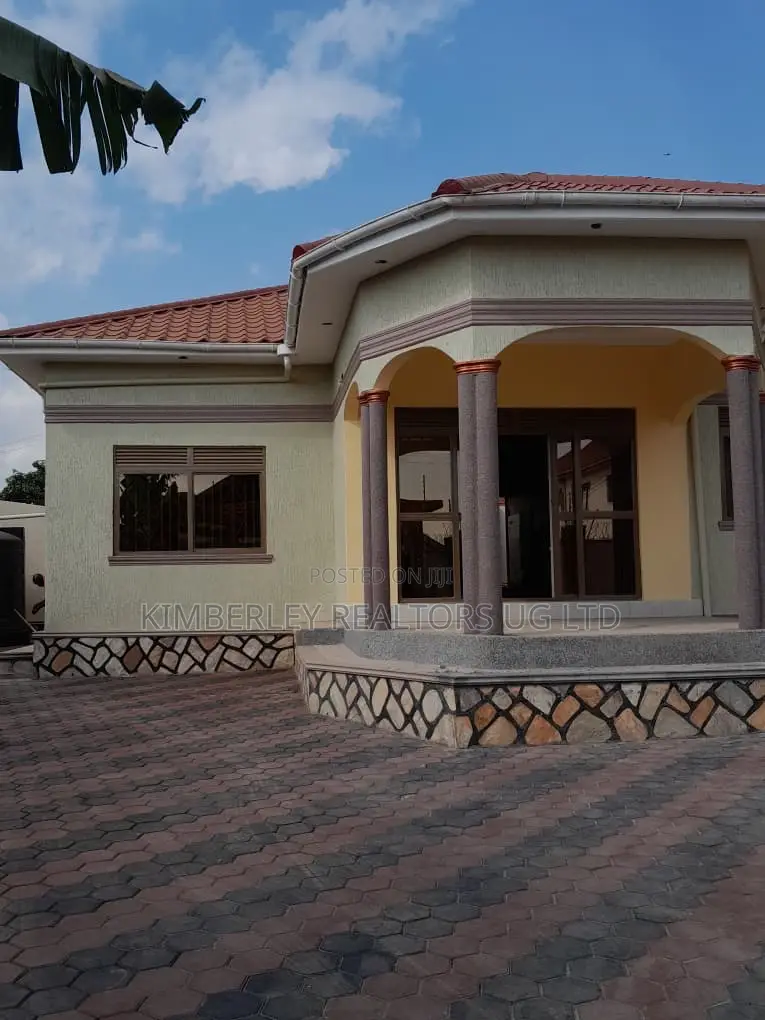 4bdrm House in Nangabo for sale