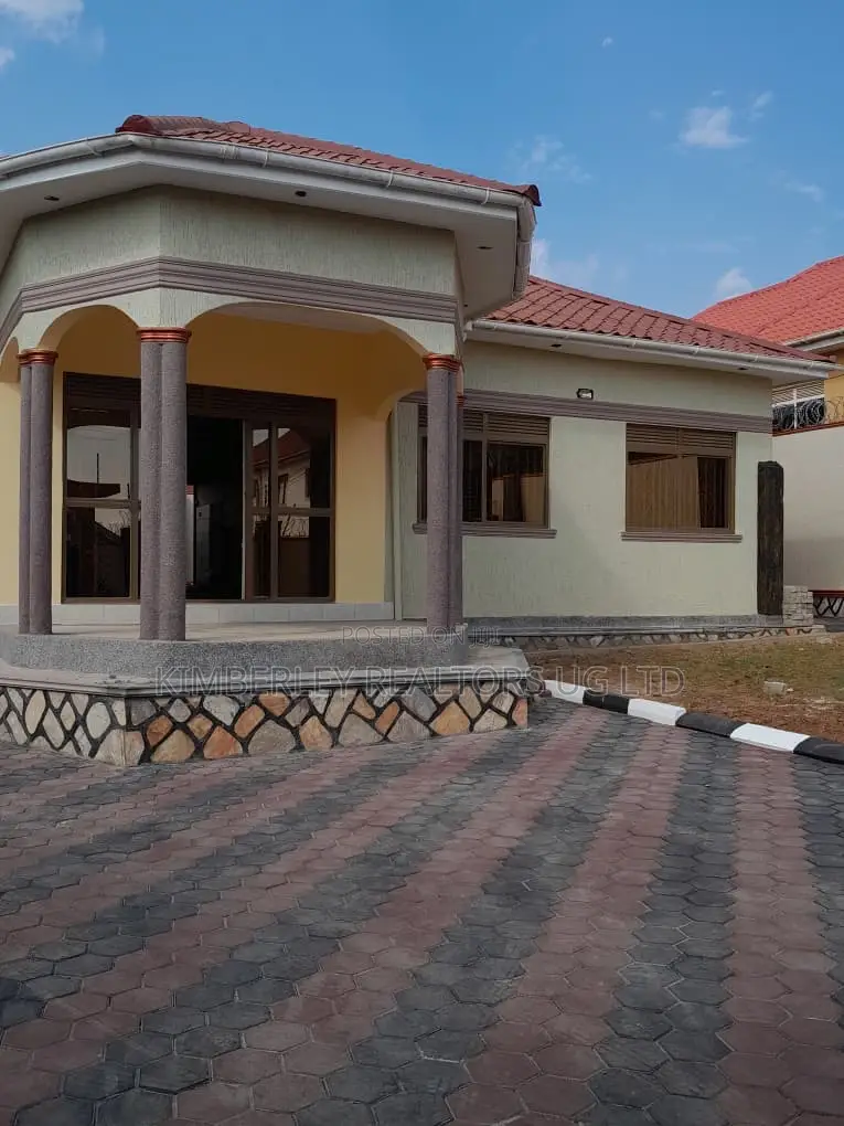 4bdrm House in Nangabo for sale