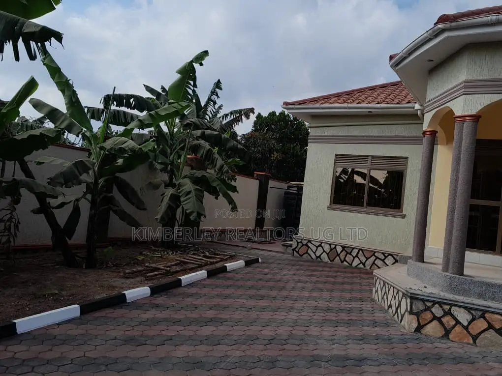 4bdrm House in Nangabo for sale