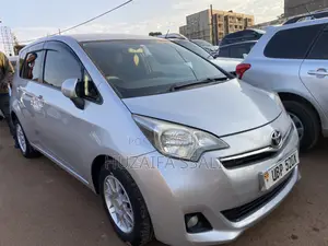 Toyota Ractis 2015 Silver