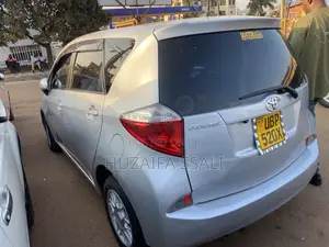 Toyota Ractis 2015 Silver
