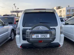 Mitsubishi Pajero 2015 White
