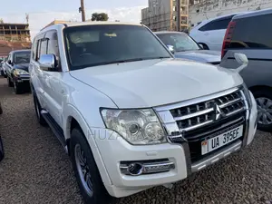 Mitsubishi Pajero 2015 White
