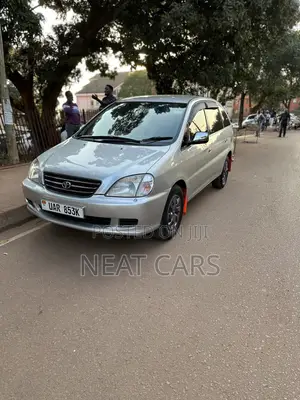Toyota Nadia 2002 Silver