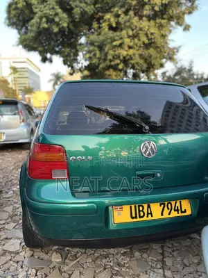 Volkswagen Golf 2005 Green