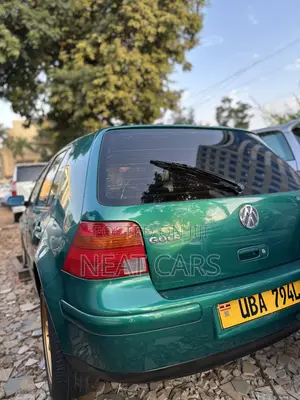 Volkswagen Golf 2005 Green