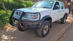 Nissan Hardbody 2005 White