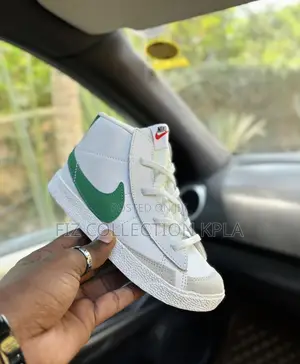 Nike Blazer Mid '77 in the "White/Pine Green
