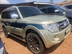 Mitsubishi Pajero 2008 Gold