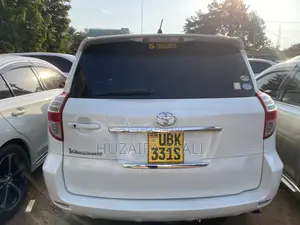 Toyota Vanguard 2011 White
