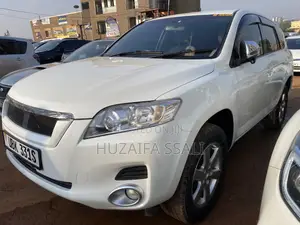 Toyota Vanguard 2011 White