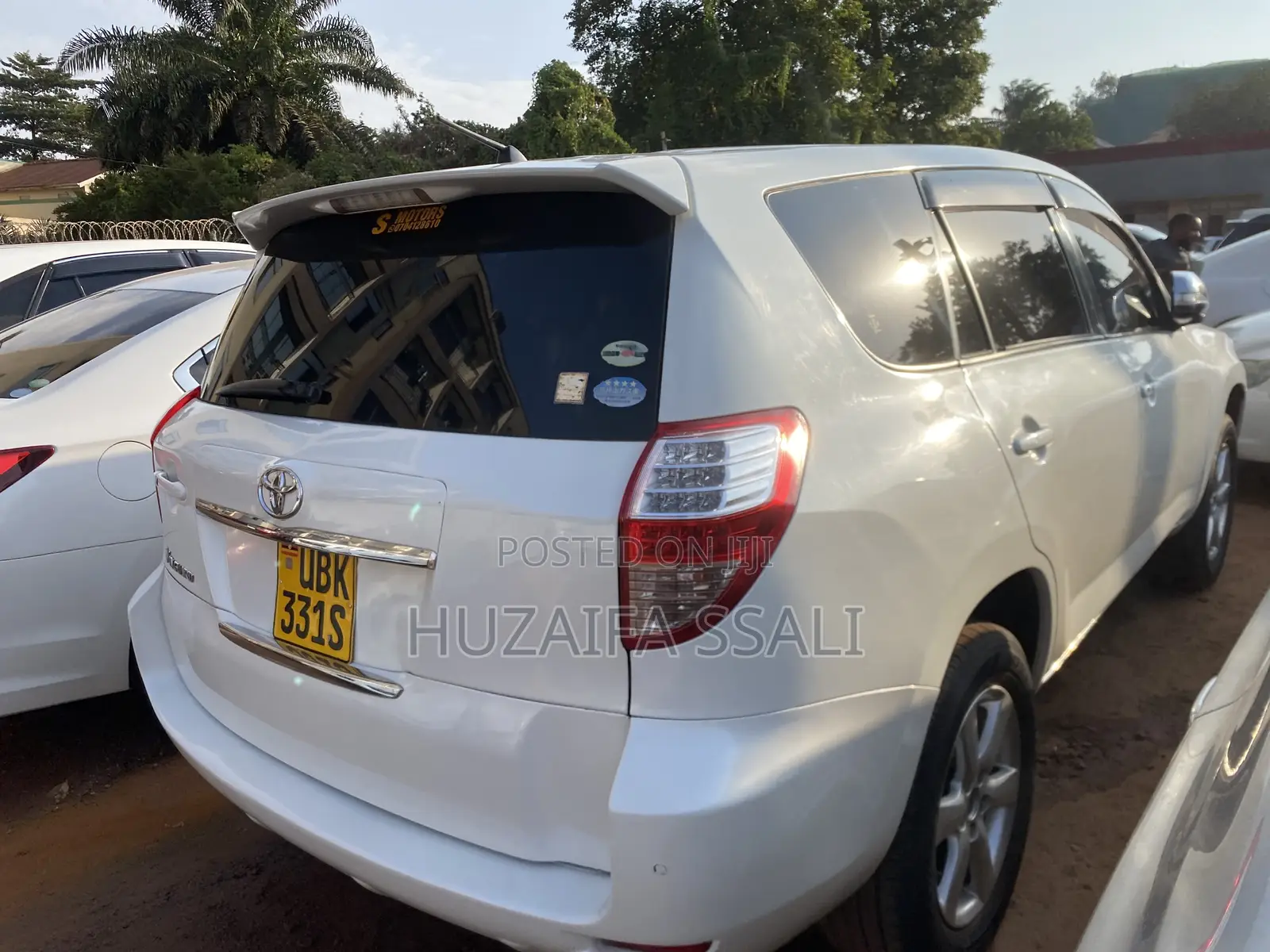 Toyota Vanguard 2011 White