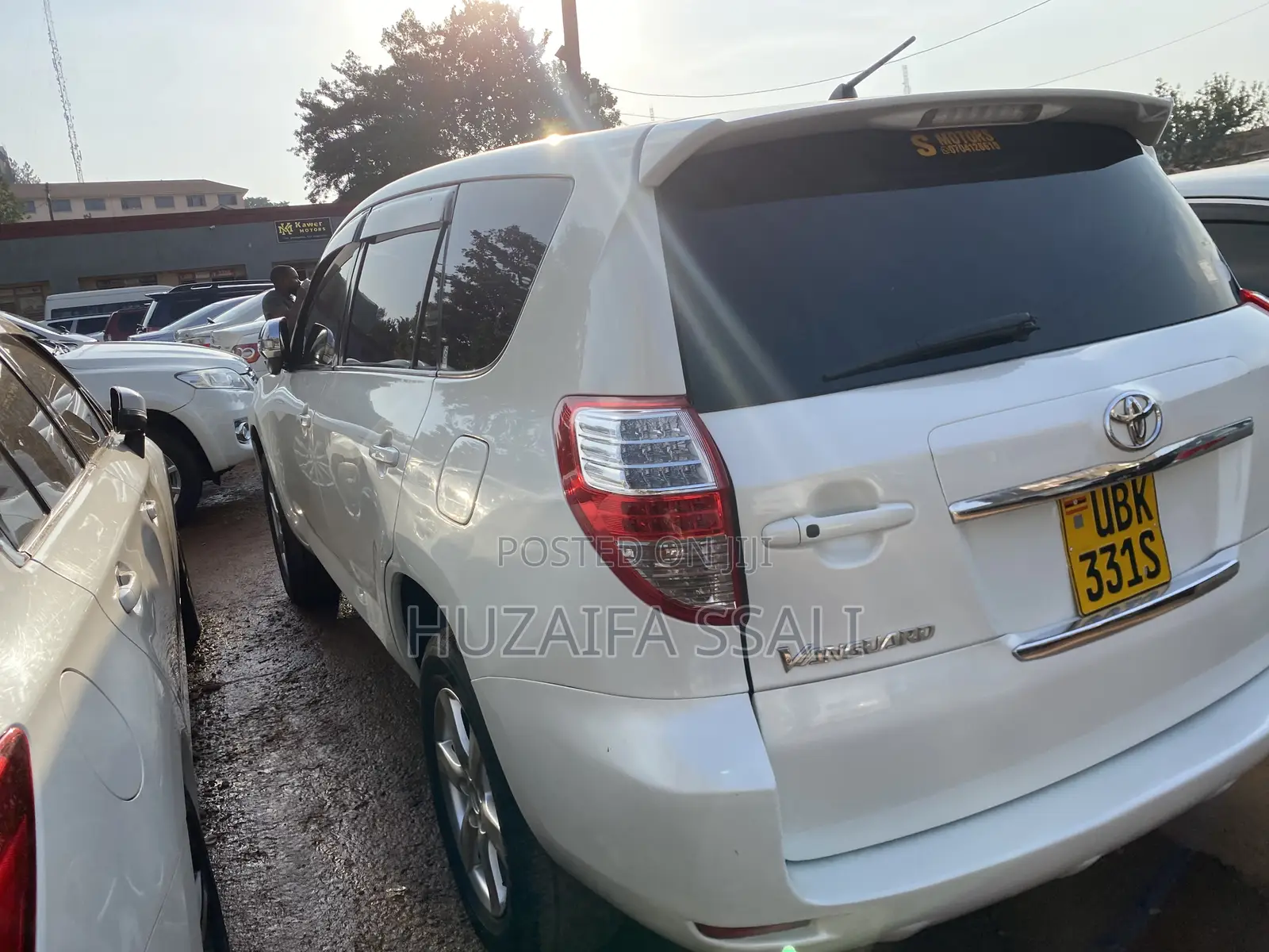 Toyota Vanguard 2011 White