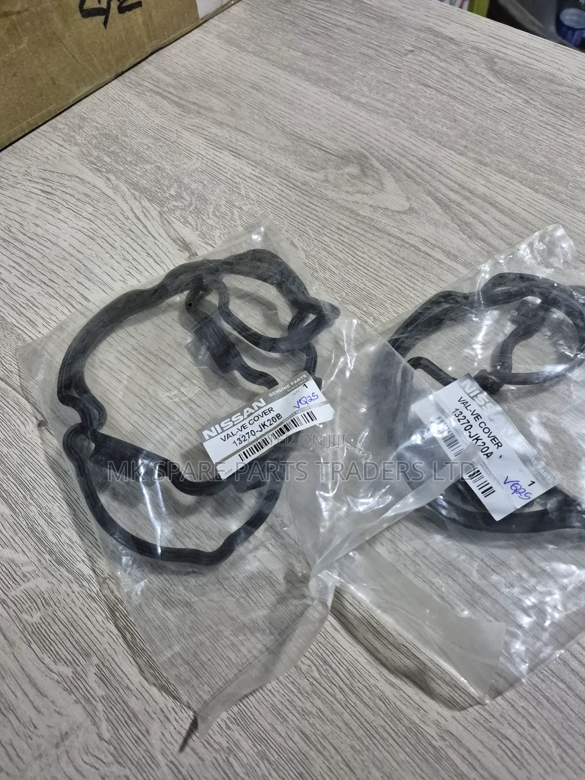 Nissan Fuga Top Cover Seals