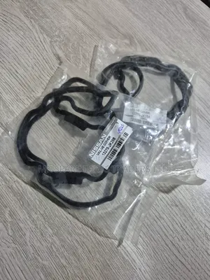 Nissan Fuga Top Cover Seals