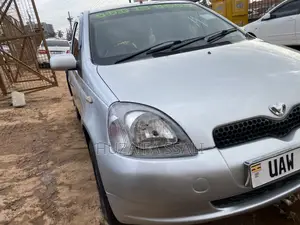 Toyota Vitz 2010 Silver