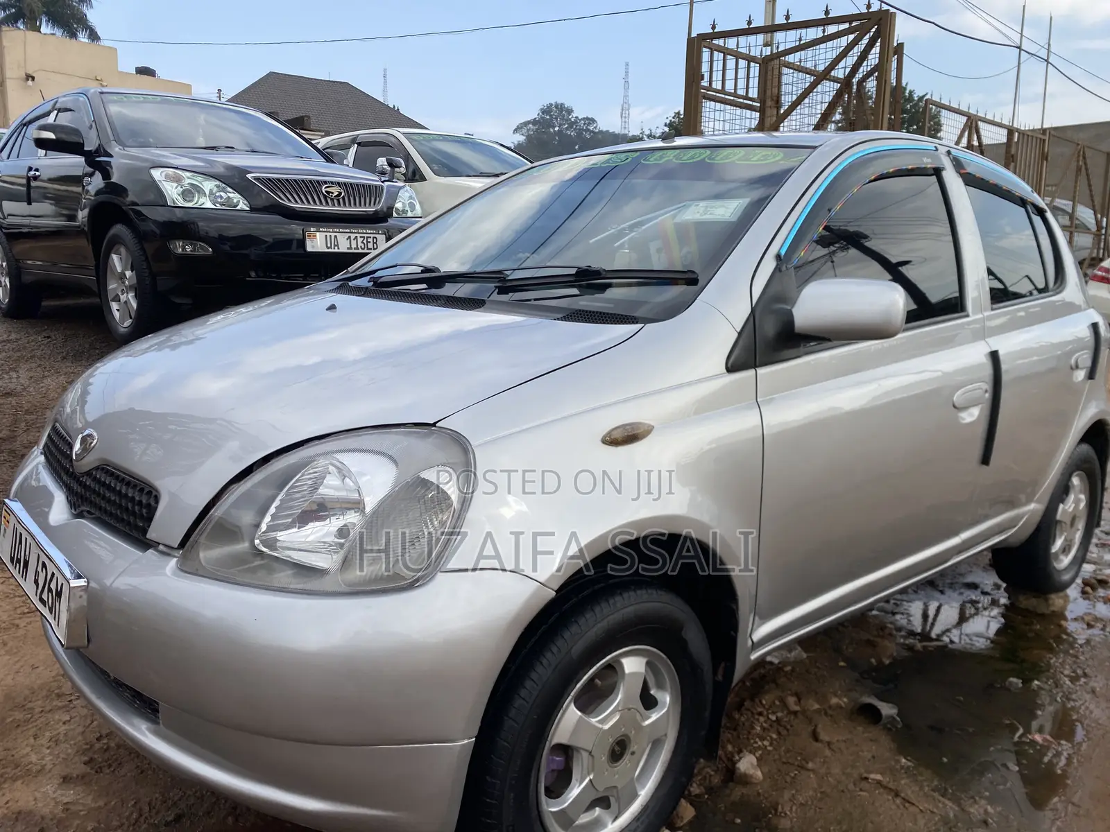 Toyota Vitz 2010 Silver