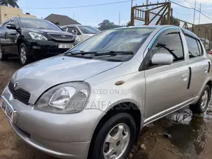 Toyota Vitz 2010 Silver