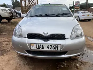 Toyota Vitz 2010 Silver