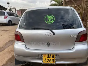 Toyota Vitz 2010 Silver