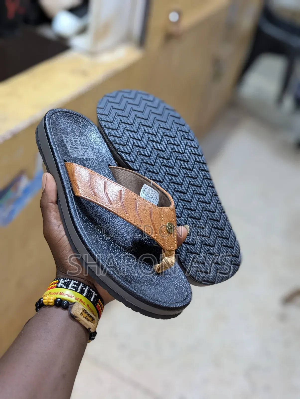 Men Leool Slides