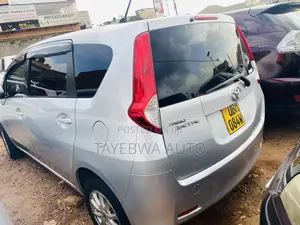 Toyota Passo Sette 1.5 FWD 2011 Silver