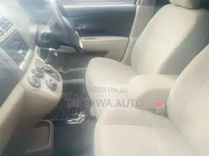 Toyota Passo Sette 1.5 FWD 2011 Silver