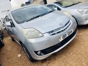 Toyota Passo Sette 1.5 FWD 2011 Silver