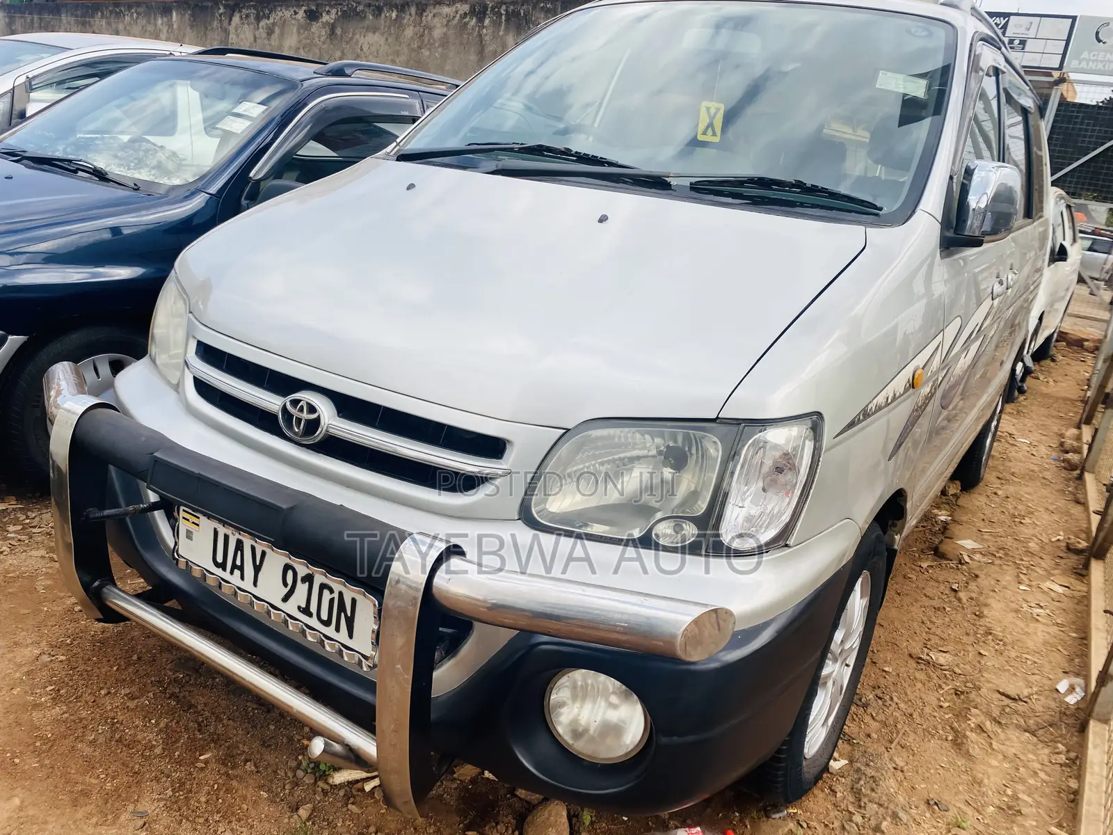 Toyota Noah 2.0 AWD (8 Seater) 2001