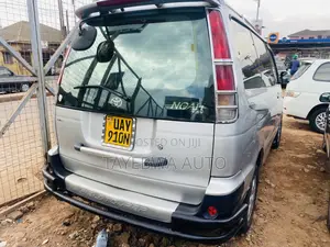 Toyota Noah 2.0 AWD (8 Seater) 2001