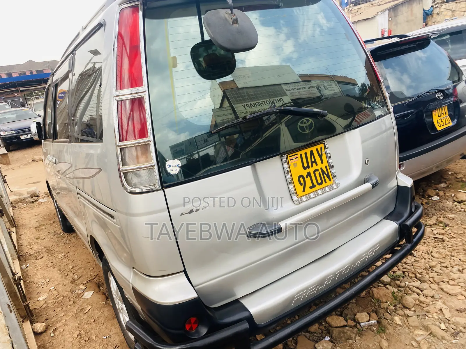Toyota Noah 2.0 AWD (8 Seater) 2001