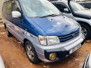 Toyota Noah 2002