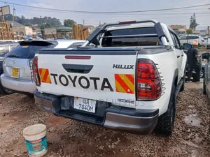 Toyota Hilux 2019 White
