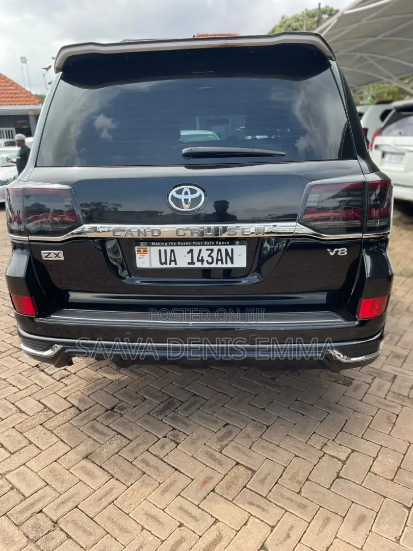 Toyota Land Cruiser 4.6 V8 ZX 2016 Black