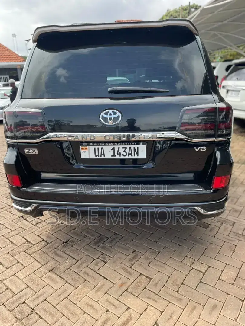 Toyota Land Cruiser 4.6 V8 ZX 2016 Black